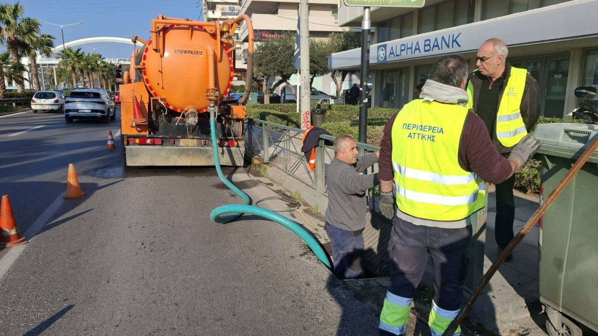 ΝΟΤΙΑ Σκατά Γέμισε ξανά η παραλιακή λόγω της βροχής