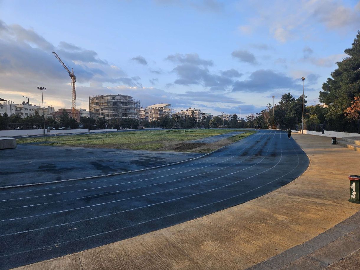 Νότια προάστια Γλυφάδα – γήπεδα: Κι όπως θα παίρνω τις στροφές στο βρεγμένο τερέν…