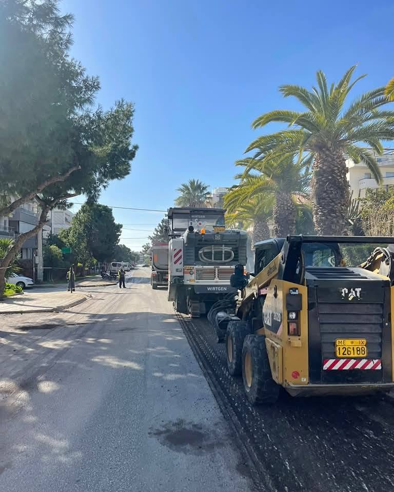 Πρόγραμμα ασφαλτοστρώσεων μαμούθ : Οι δρόμοι της Γλυφάδας γίνονται καινούργιοι!