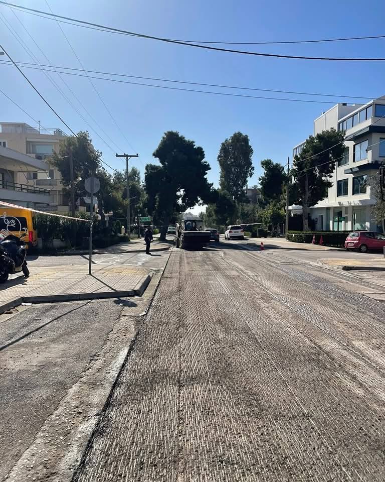 Πρόγραμμα ασφαλτοστρώσεων μαμούθ : Οι δρόμοι της Γλυφάδας γίνονται καινούργιοι!