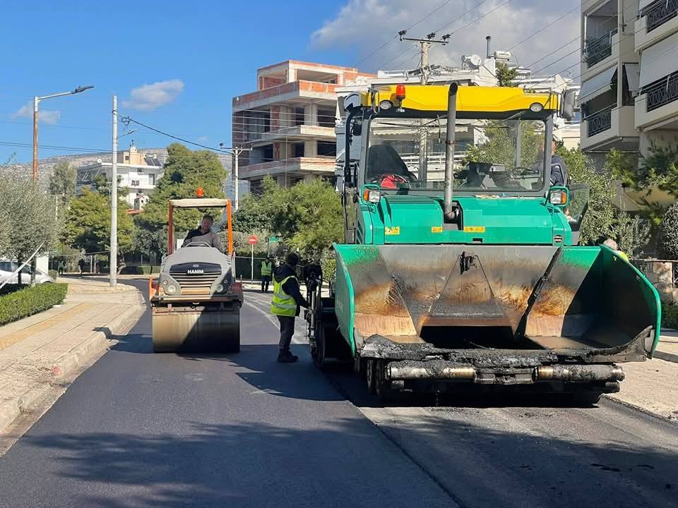 Πρόγραμμα ασφαλτοστρώσεων μαμούθ! Οι δρόμοι της Γλυφάδας γίνονται καινούργιοι!