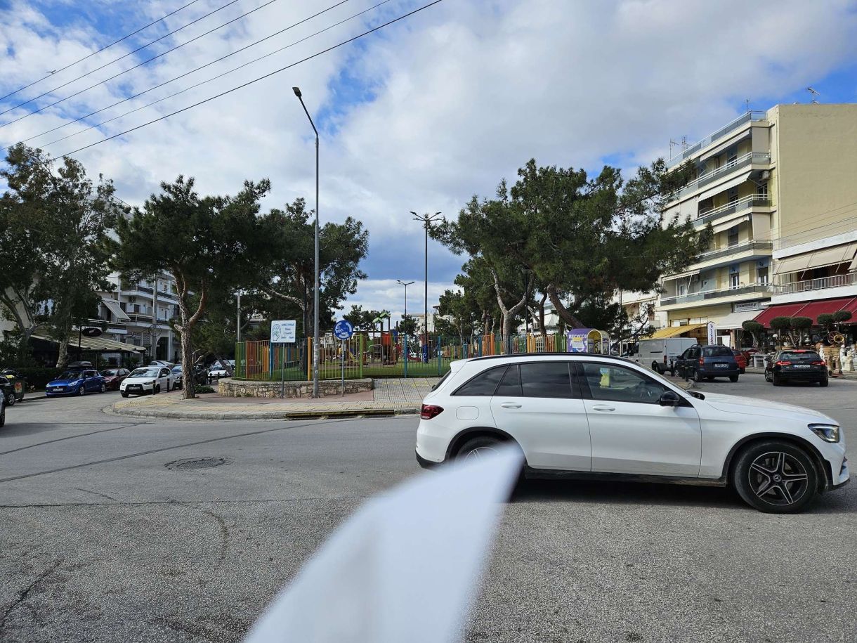Συμβαίνει τώρα – Γλυφάδα! Προετοιμασίες για την διαμαρτυρία στο Σύνταγμα