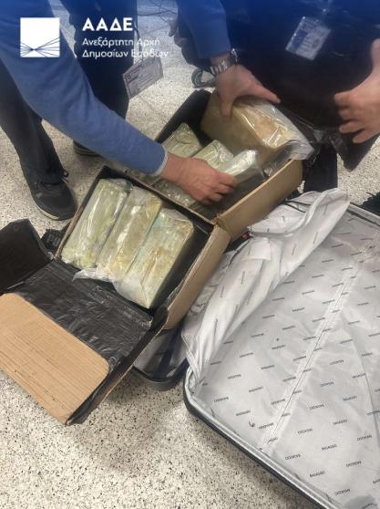 Επιβάτης μετέφερε 17 κιλά κοκαΐνης Συνελήφθη στο «Ελ.Βενιζέλος»