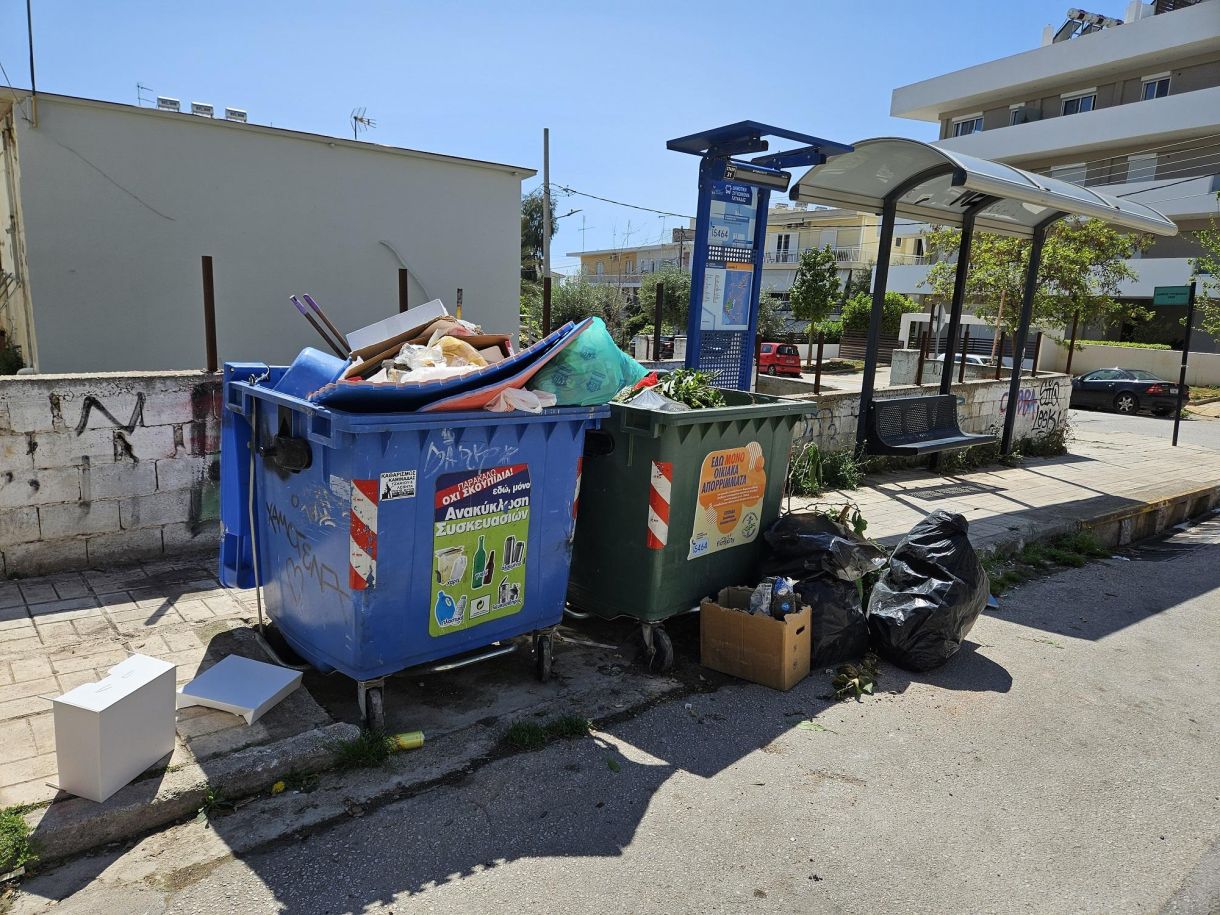 Γλυφάδα καθαριότητα δήμου! Βρώμικα πεζοδρόμια, υπό διάλυση η στάση…έχουμε δρόμο ακόμα