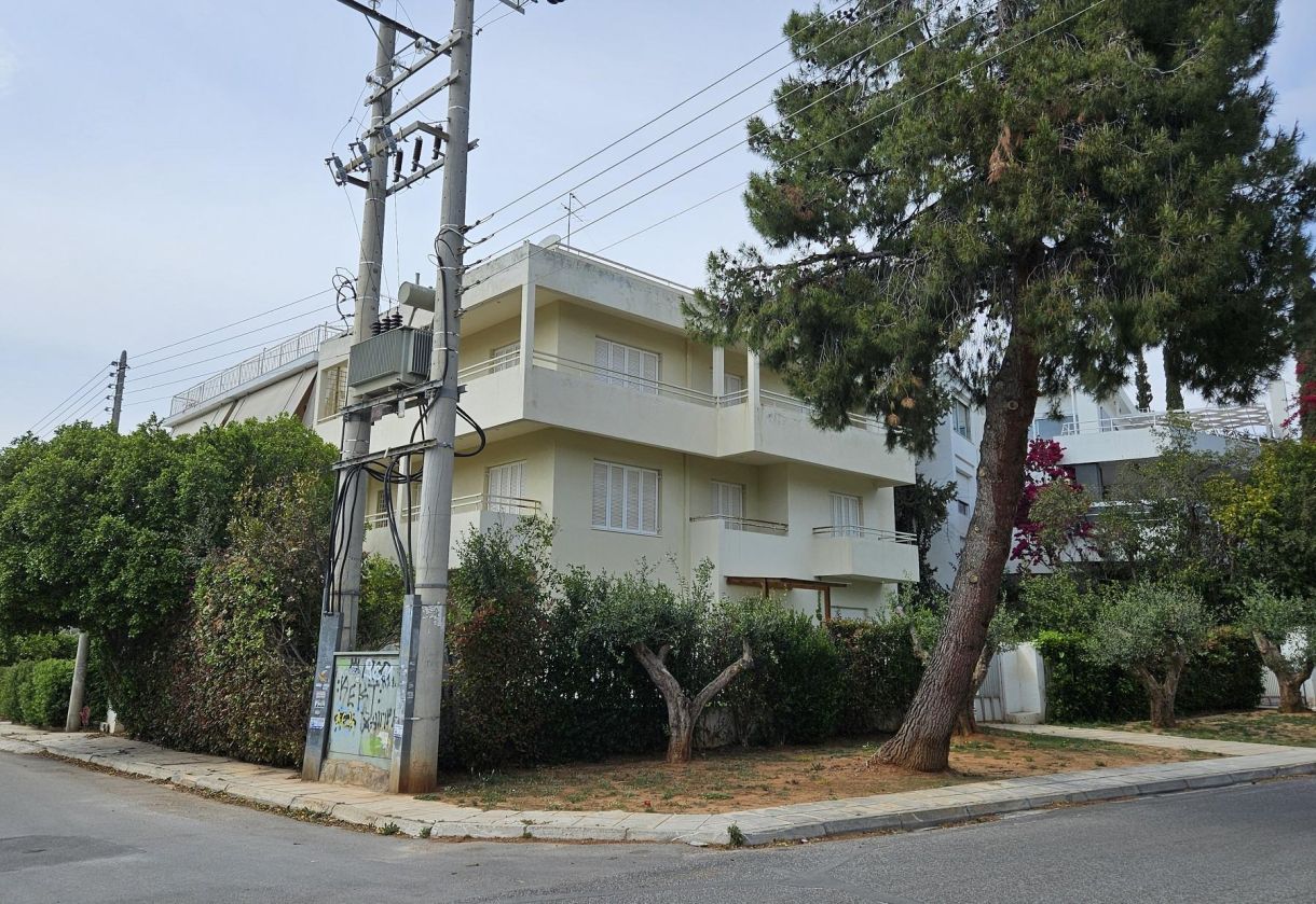 Δήμοι Γλυφάδα σπίτια κουκλίστικα σαν μακέτα ταινίας