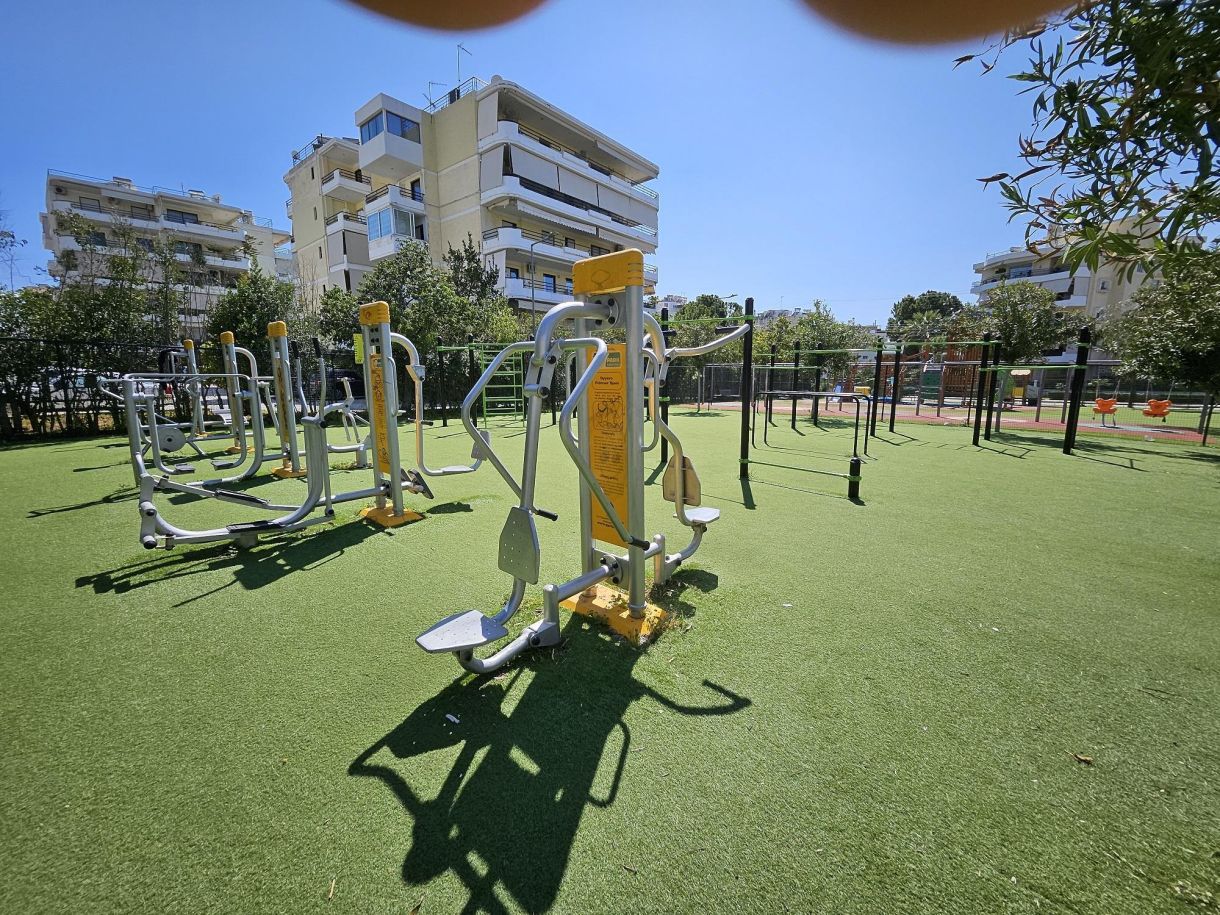 Δημοτικά Γυμναστήρια Όλα τα όργανα γυμναστικής για όλο το σώμα σε πολλά σημεία της Γλυφάδας