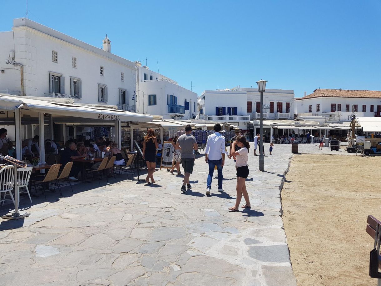 Μύκονος – Σαντορίνη! “Εμφύλιος” τουρισμός! Ποιος παίρνει την μερίδα του Λέοντος, ποιος χάνει