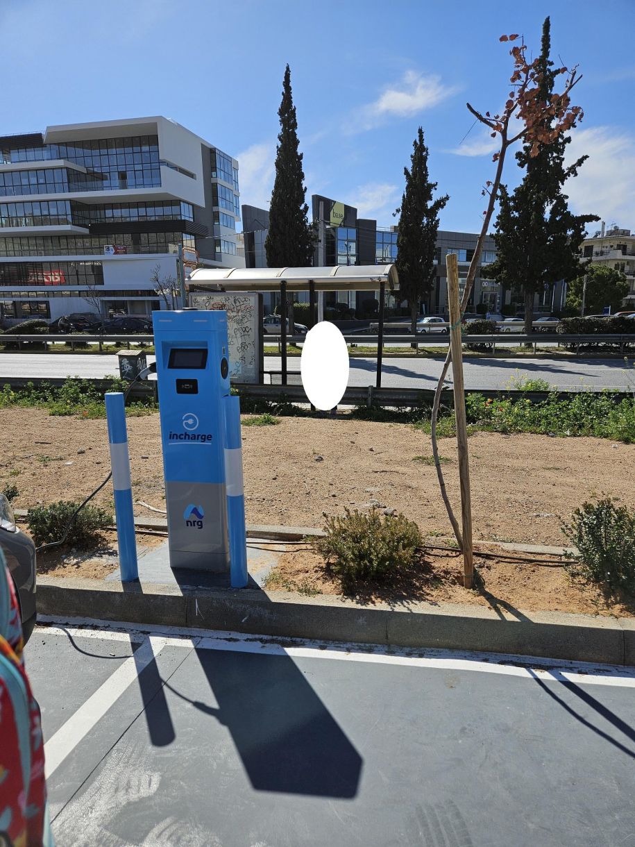 Νότια προάστια! Οι κλέφτες που σε παρακολουθούν στο σούπερ μάρκετ και ο φορτιστής αυτοκινήτων