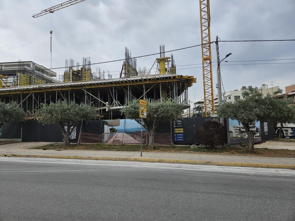 Σπίτια καινούργια αγορά Μία ακόμα πολυκατοικία από το μέλλον στην Γλυφάδα του σήμερα