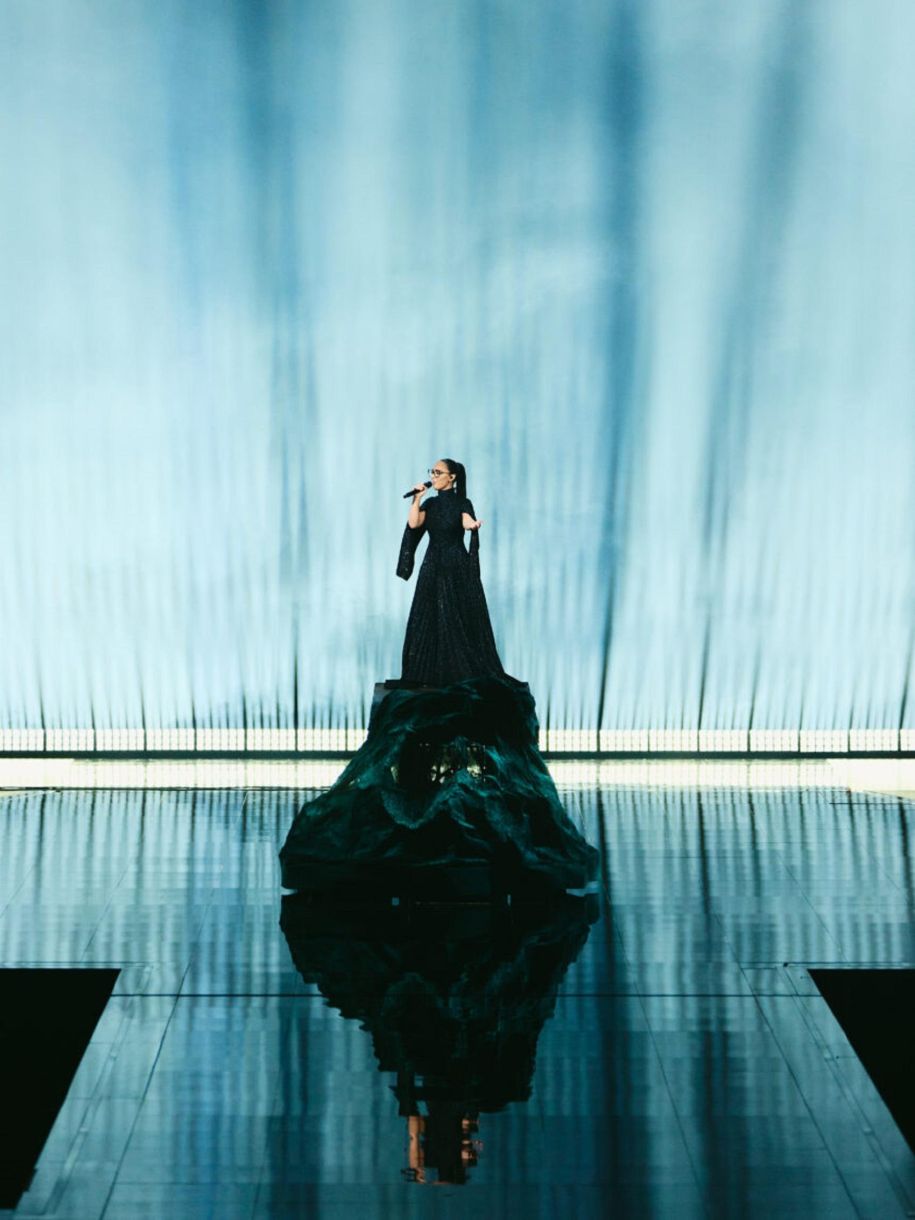 Eurovision – ΑστεροΚΛΑΦΤΑ! Αναλύουν την…Καρυάτιδα! Κλαίμε από το γέλιο με τις αναλύσεις των καναλιών