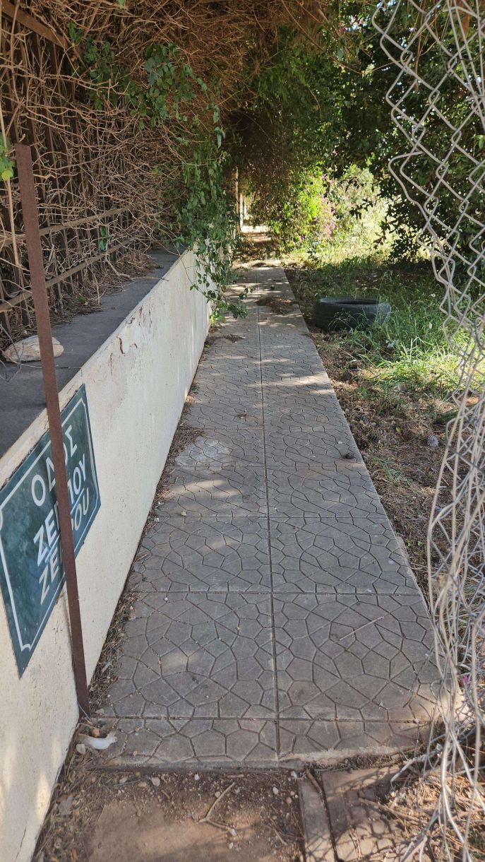 Γλυφάδα σήμερα Υπάρχουν πεζοδρόμια