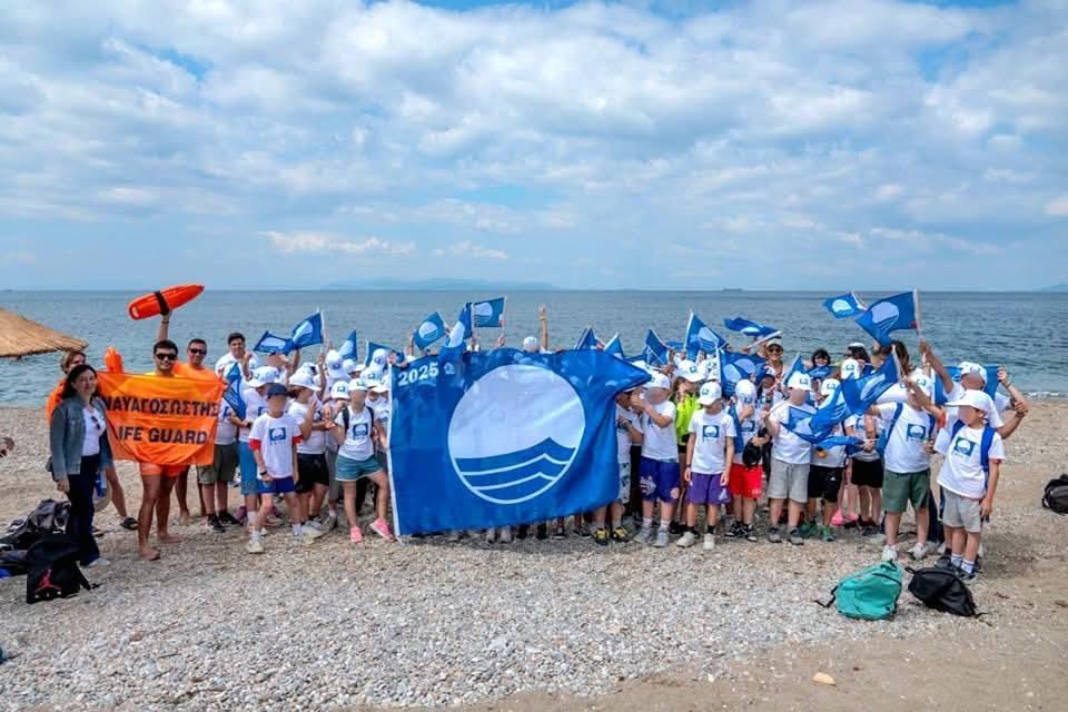 Η Γαλάζια Σημαία ψηλά στον ιστό της Γλυφάδας και το 2025