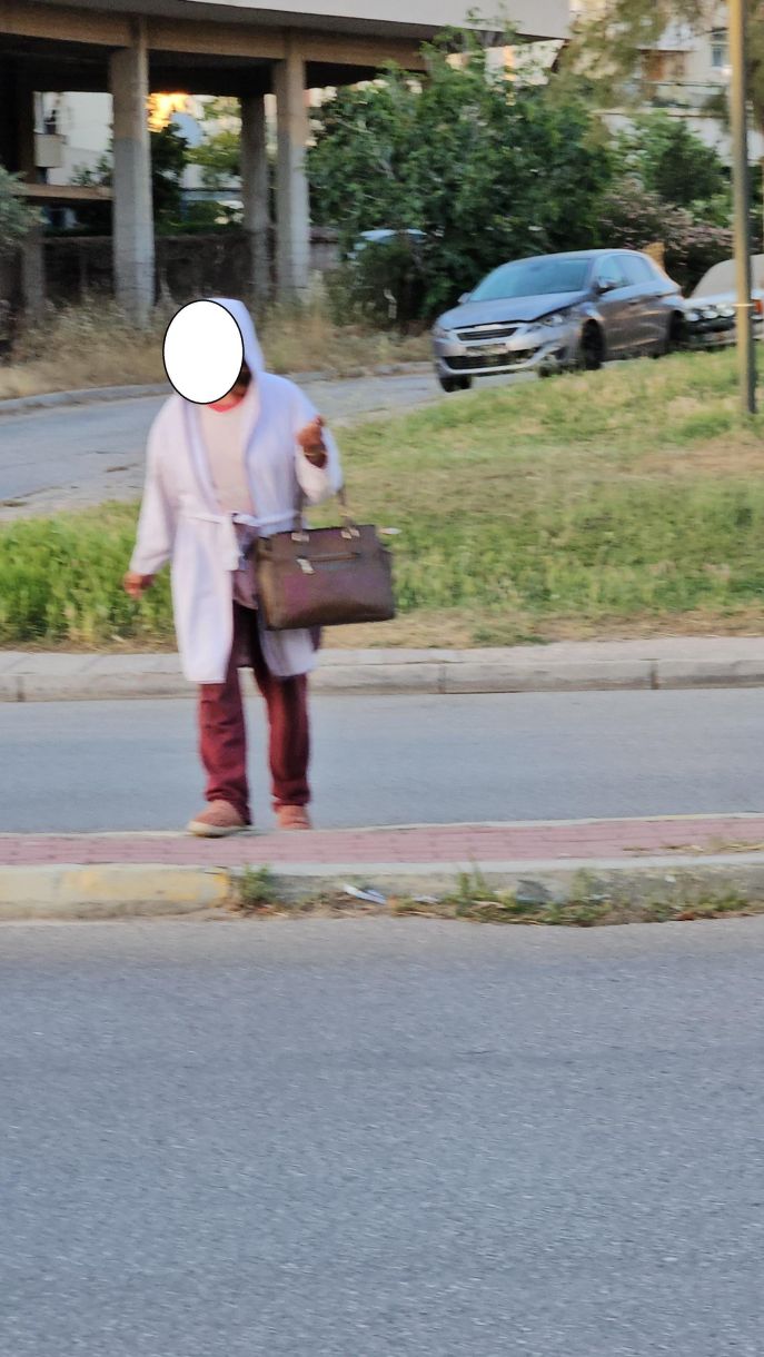 Νότια! Τσαντα Gucci με ρόμπα! Το Street Fashion της ημέρας!