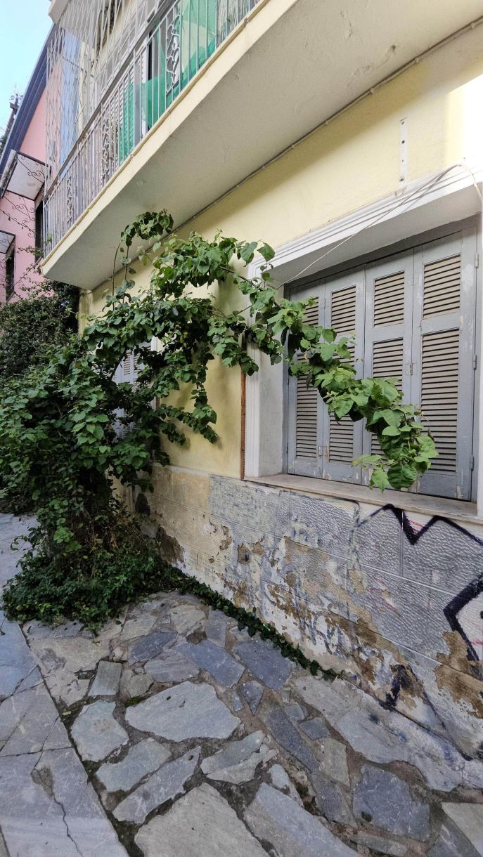 Παλιά Αθήνα σήμερα Παντζούρια του 50 στην πραγματικότητα του 2025